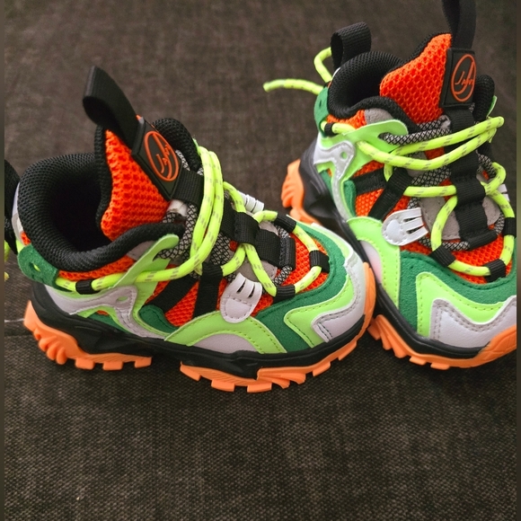 Vibrant Kids Sneakers with Neon Accents - Picture 2 of 12